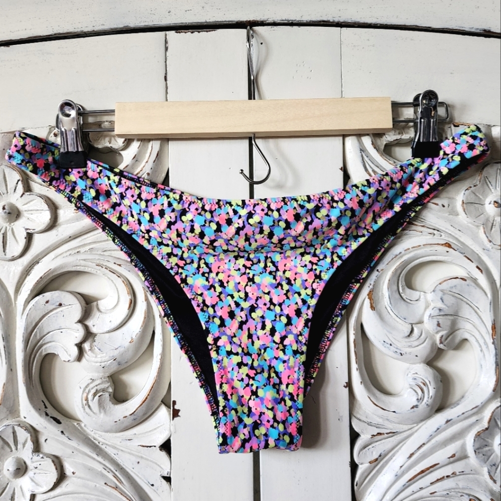VS The Itsy Bikini Bottom